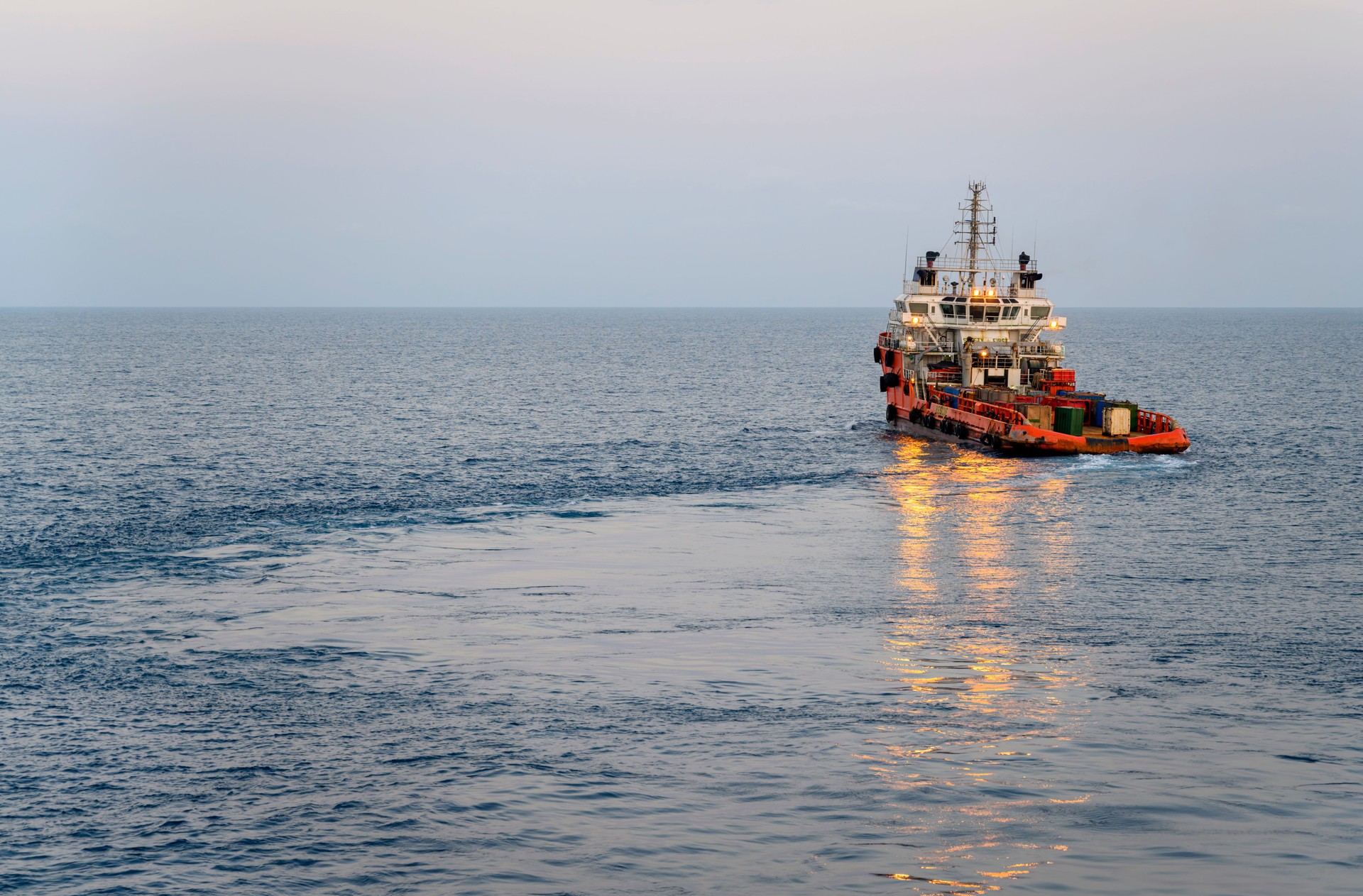 Sea tow in the high sea
